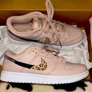 Nike Dunk Low Shoes Size women’s 7.5 men’s 6